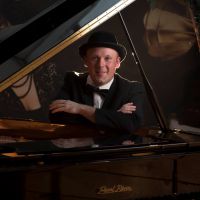 Photo - Pianist Carl Lewis